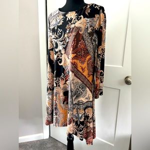 Paisley copper color multi easy elegant top with trapeze hem line. Size L.